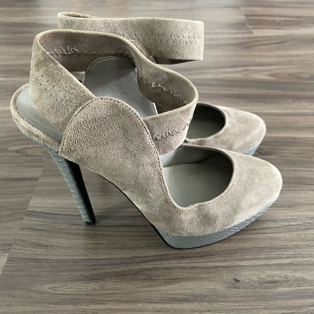 Levity Closed Toe Platforms Suede Snakeskin Heel